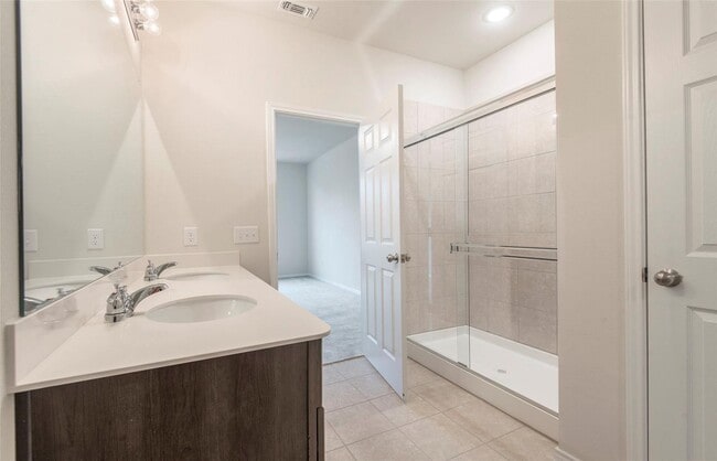 Photo - Move-In Ready 4-Bedroom Home with Ideal Lo...