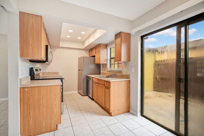 Photo - 3225 Oak Lawn Pl