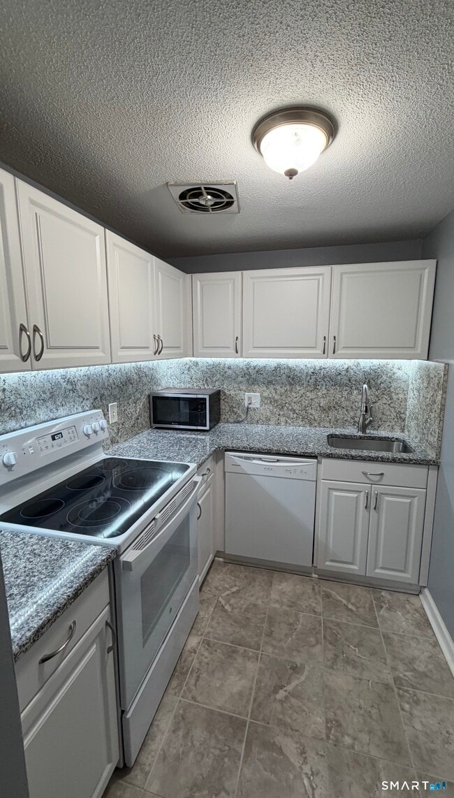 Building Photo - 57 Burgundy Hill Ln Unit 57