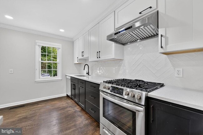 Photo - 7426 Hallcrest Dr