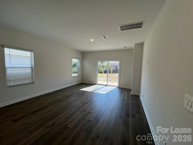 Photo - 1524 31st St NE