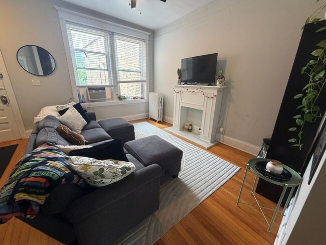 Photo - 721 W Roscoe St Unit 2