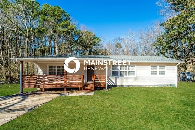 Building Photo - 3 Bedroom Pet-Friendly Home in Center Poin...