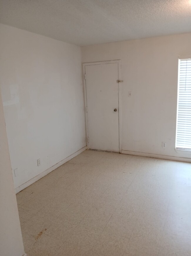 Photo - 1300 N Walnut Ave