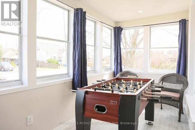 Photo - 5283 Buchanan Ave