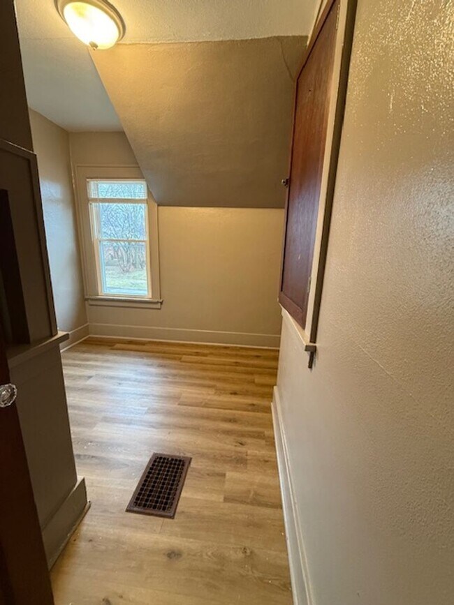 Photo - 3 Bedroom / 1 Bath house with Garage in Peoria