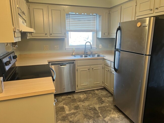 Photo - Two bedroom 1.5 bath townhouse in Burlington