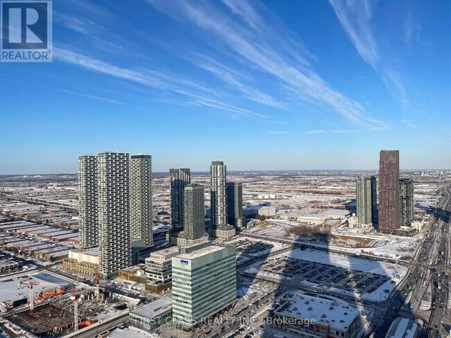 Photo - 8 Interchange Wy Unité 5607