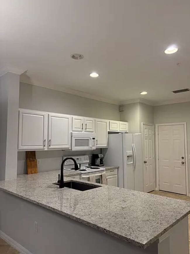 Photo - 960 Hampton Cir