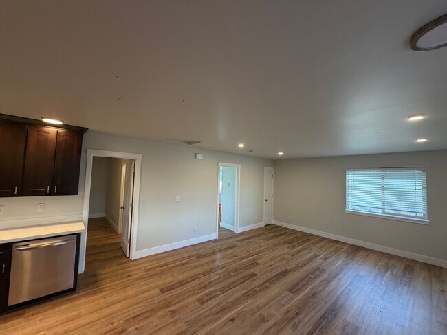 Photo - NewB TAC T 3637 Unit B
