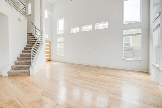 Photo - 5915 Swayden Ln