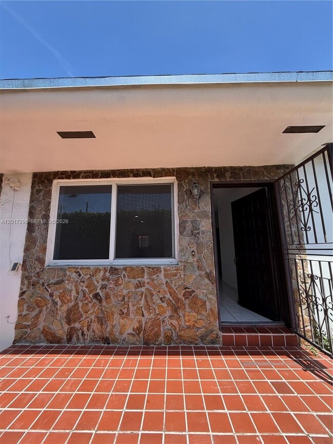 Photo - 3112 SW 16th St Unidad 2