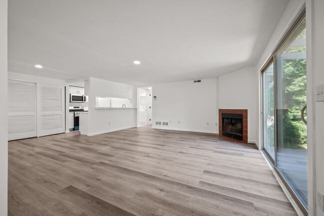 Photo - 20 Little Oak Ln