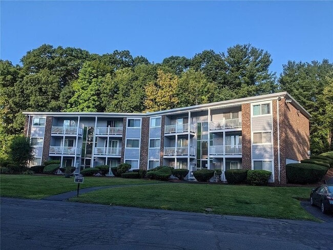 Building Photo - 494 Putnam Pike