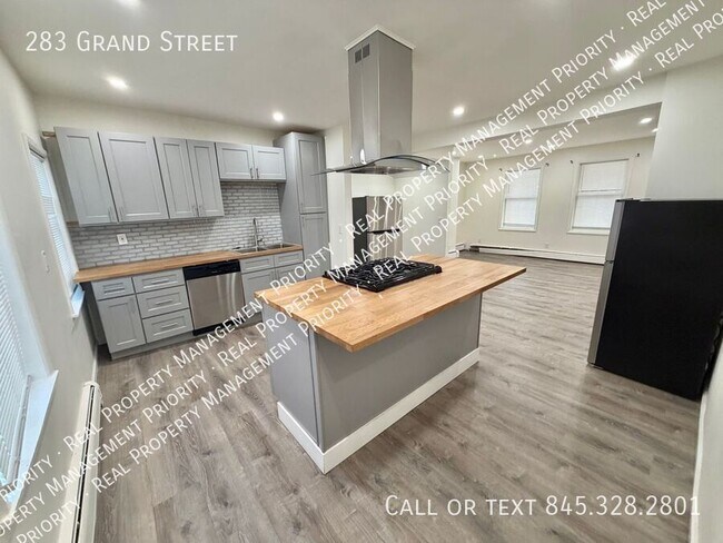 Photo - 283 Grand St