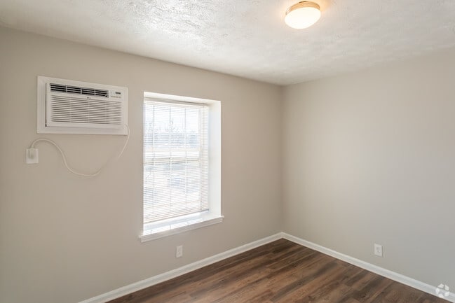 3BR, 1.5BA - 950 SF