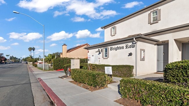 Building Photo - 2BR Townhouse in Imperial Beach with Washer/Dryer and Garage!