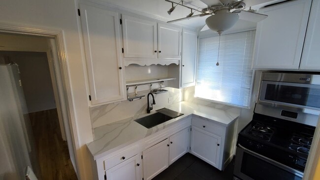 Kitchen - 539 N Rosemary Ln Unit 539