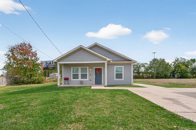 Building Photo - 1009 Niagara St