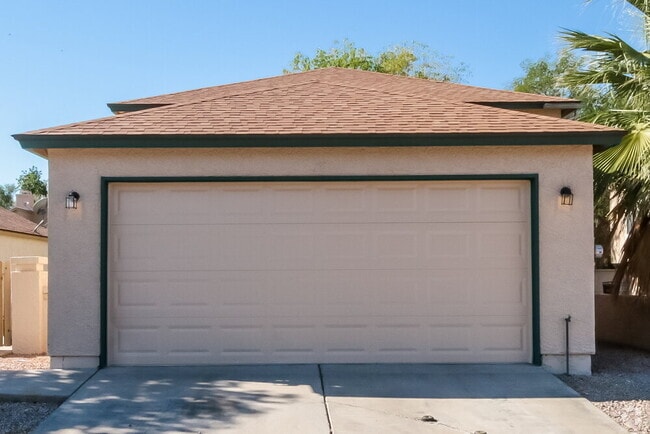 Building Photo - 921 S Val Vista Dr Rental