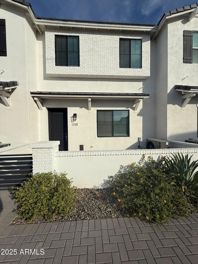 Building Photo - 3230 E Thomas Rd