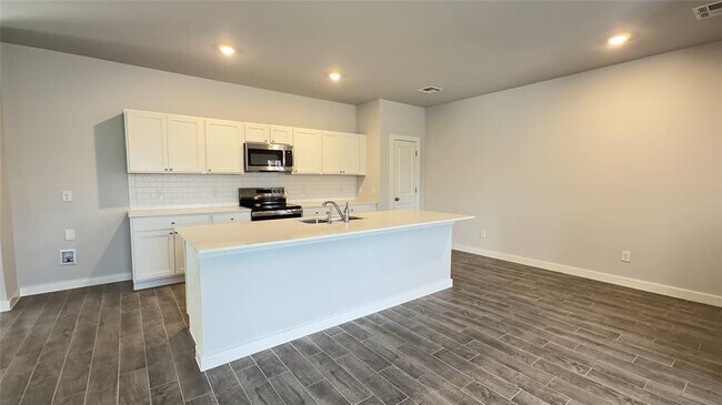 Photo - 17024 Buck Cir