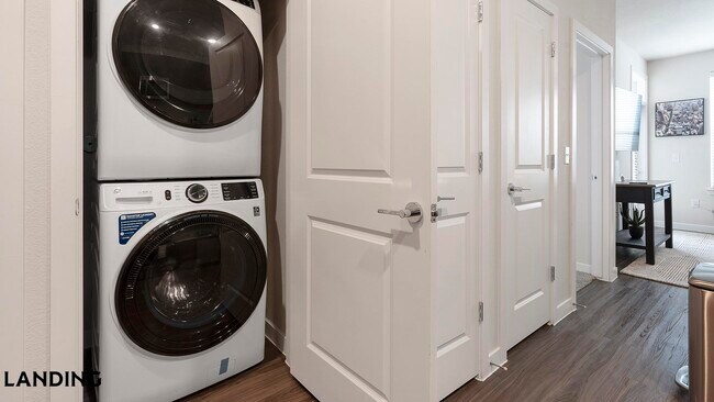 Photo - 14015 Univ Pass Unidad 3329