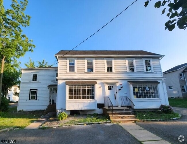 Building Photo - 135 Main St Unit B Rental