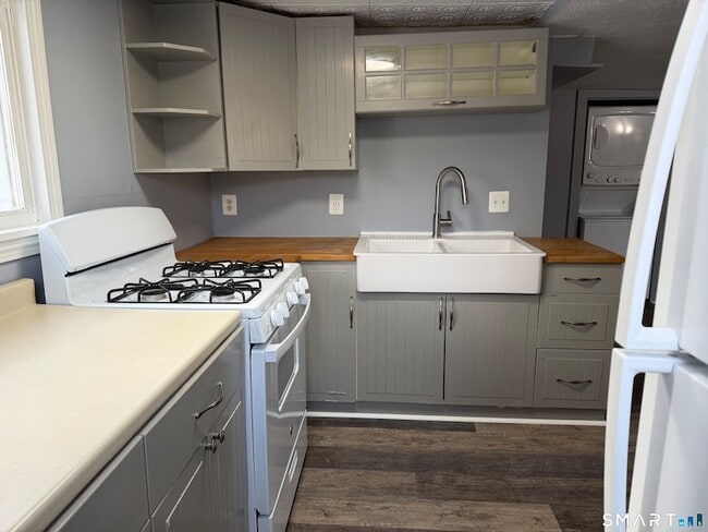 Photo - 144 Wetmore Ave