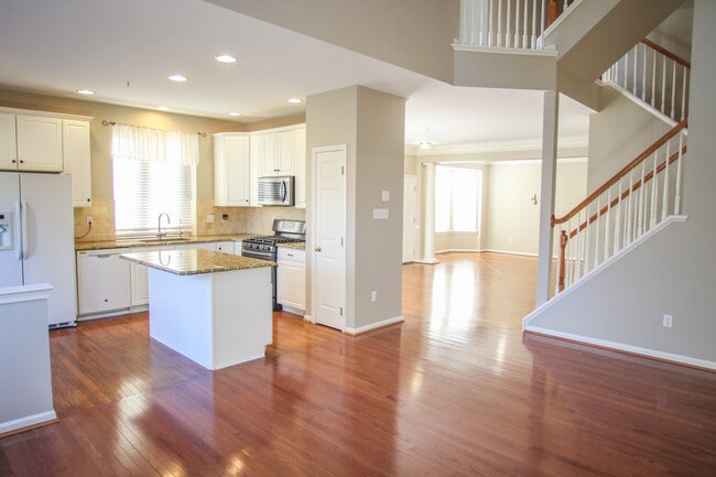 Photo - 137 Fringetree Dr