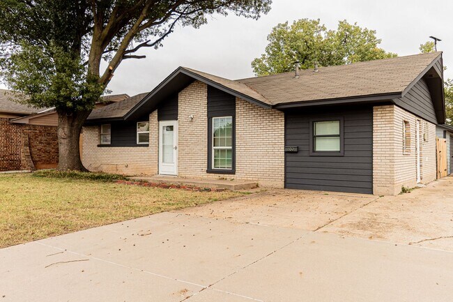 Photo - 4?Bed | 2?Bath | 1?Garage + 4 Driveway Spo...