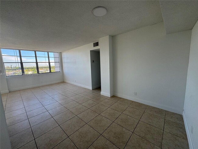 Photo - 2025 NE 164th St Unit 603