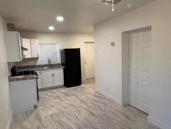 Photo - Recently Remodeled 1 Bed. Apt. Near Shopping & Public Transportation