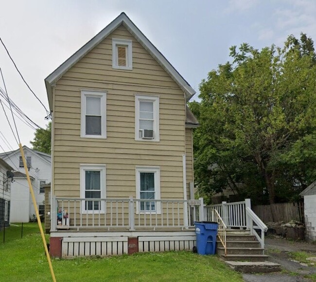 Building Photo - 407 Fourth Street Unit 2