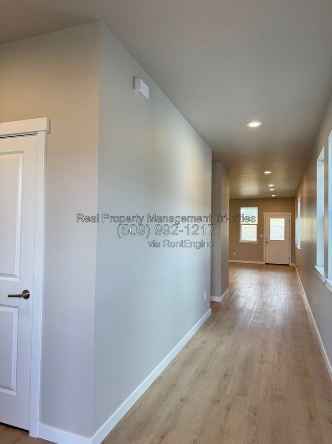 Photo - 3592 Stardust St