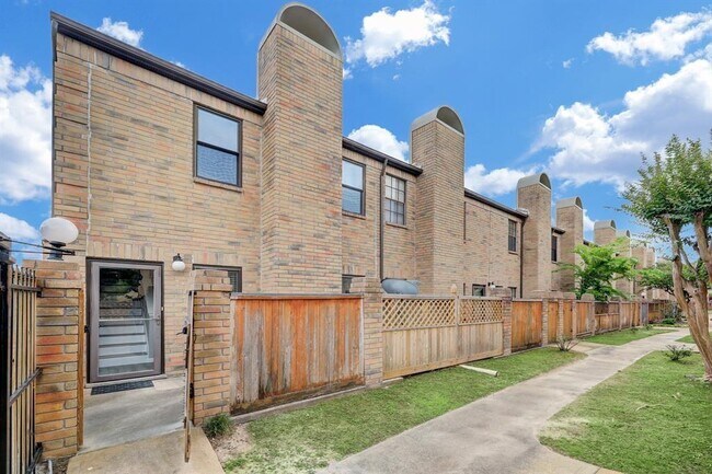 Photo - 9850 Pagewood Ln Condo Unit 701