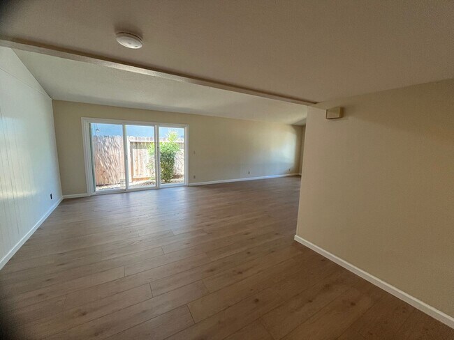 Photo - Cowell 4808-4810 Unit 4808