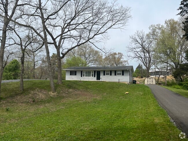 Building Photo - 117 Blue Friday Rd Rental