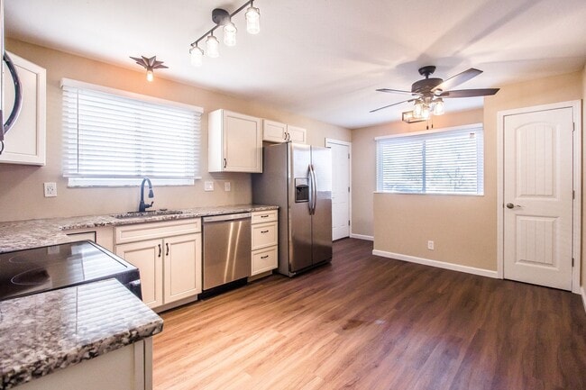 Photo - Pet Friendly, Renovated Home in Fox School District Unidad 2365