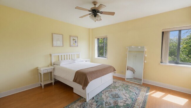 Photo - 5056 N Marine Dr Unit A5