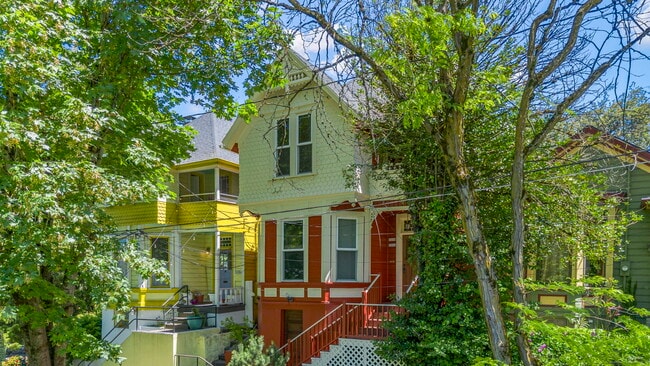 Building Photo - 3208 S Kelly Ave Rental