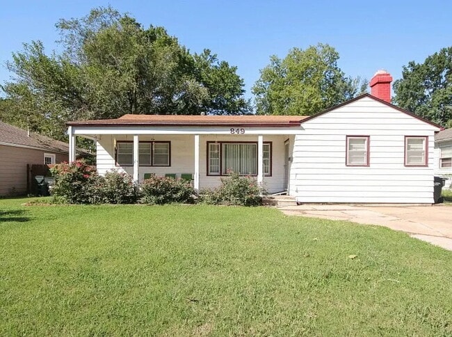 Building Photo - "Charming 3-Bedroom Home in Wichita with 2 Full Baths and 1,175 Sq Ft of Comfort!"