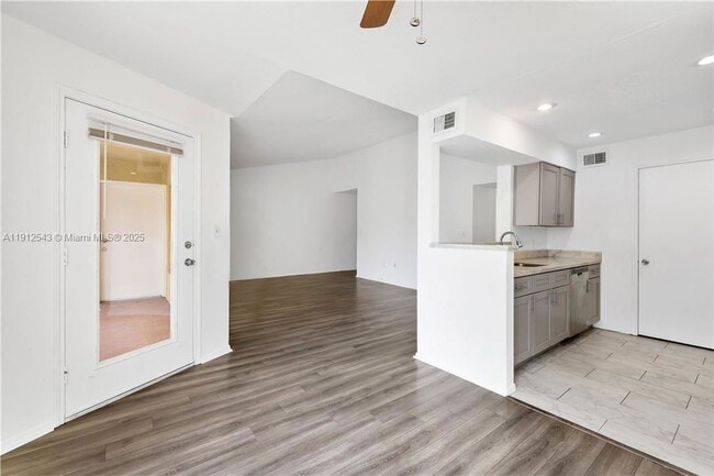 Photo - 2361 NW 33rd St Unit 613