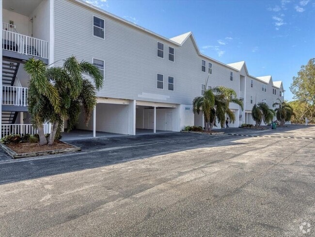 Building Photo - 3607 E Bay Dr Unit 206 Rental