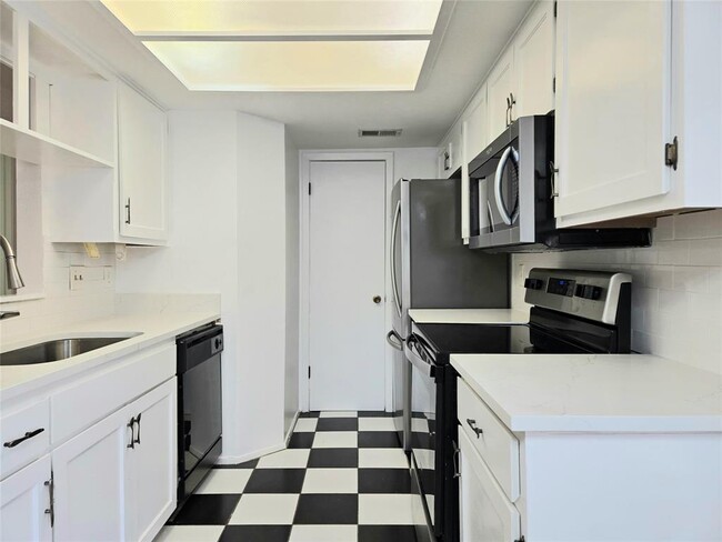 Photo - 2906 West Ave Condo Unit 10