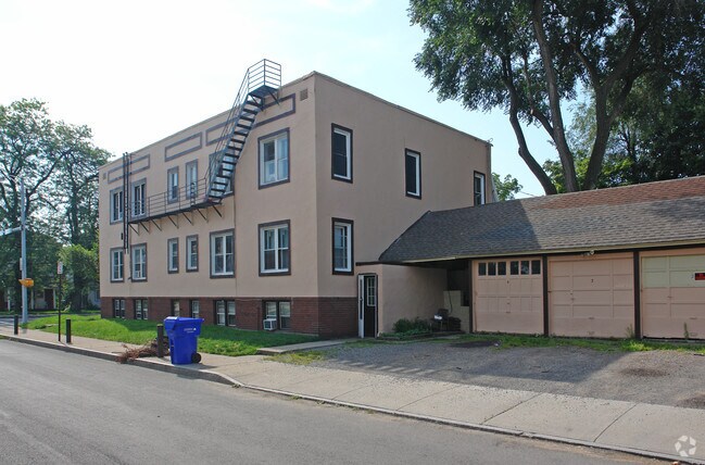 2005 DEWEY Ave