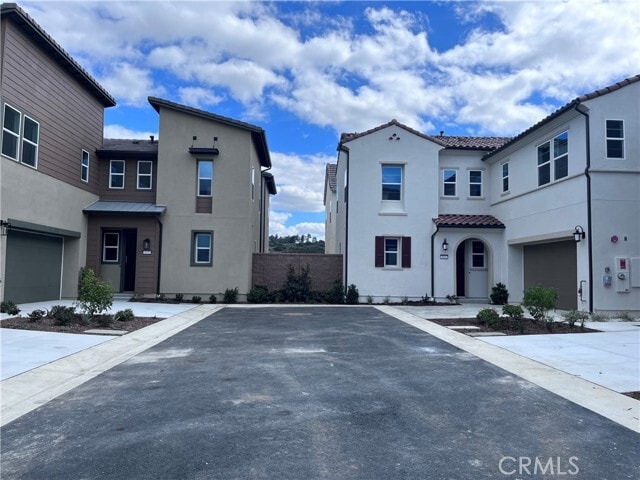 Building Photo - 4041 Pomelo Dr