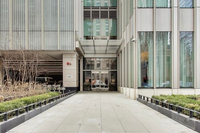 Photo - 14 W Superior St