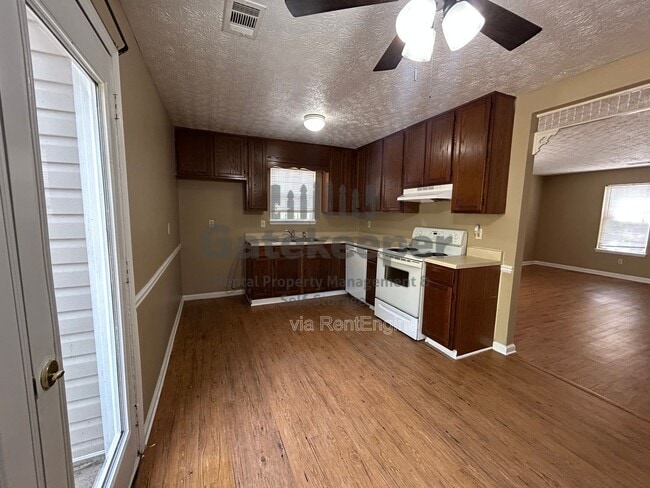 Photo - 101 Autumn Leaf