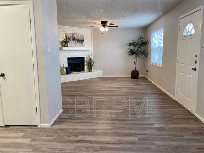 Photo - 5539 Auburn St